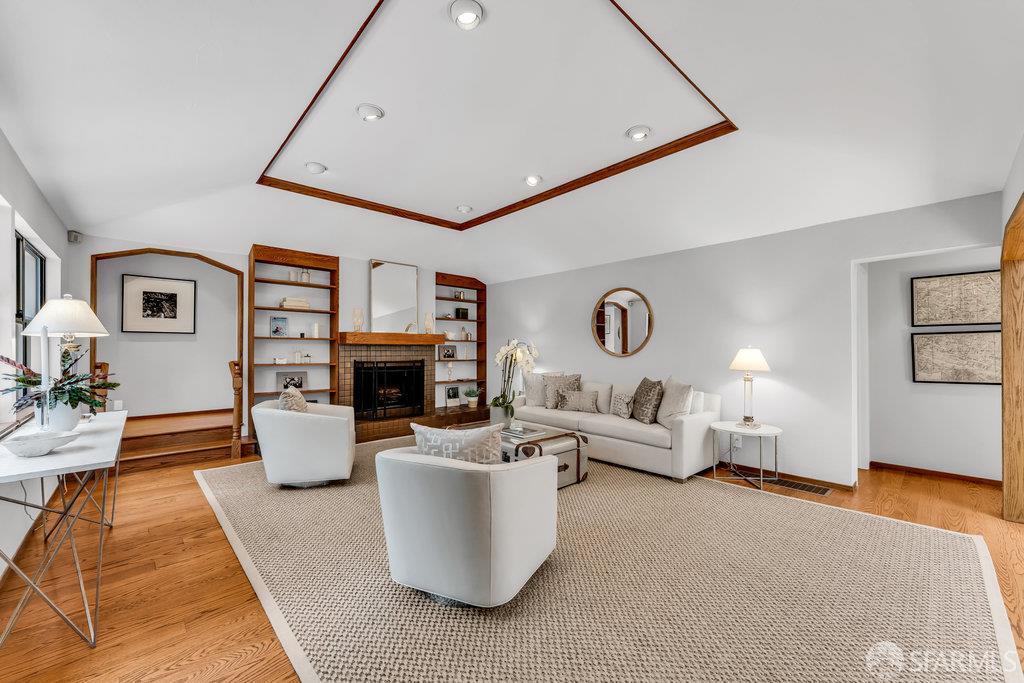 Orinda, California 94563, United States, 4 Bedrooms Bedrooms, ,4 BathroomsBathrooms,Residential,Active,168422