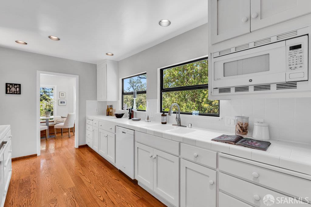 Orinda, California 94563, United States, 4 Bedrooms Bedrooms, ,4 BathroomsBathrooms,Residential,Active,168422