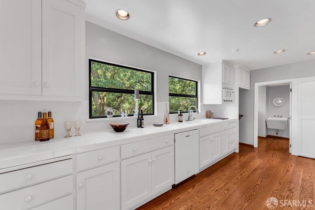 Orinda, California 94563, United States, 4 Bedrooms Bedrooms, ,4 BathroomsBathrooms,Residential,Active,168422