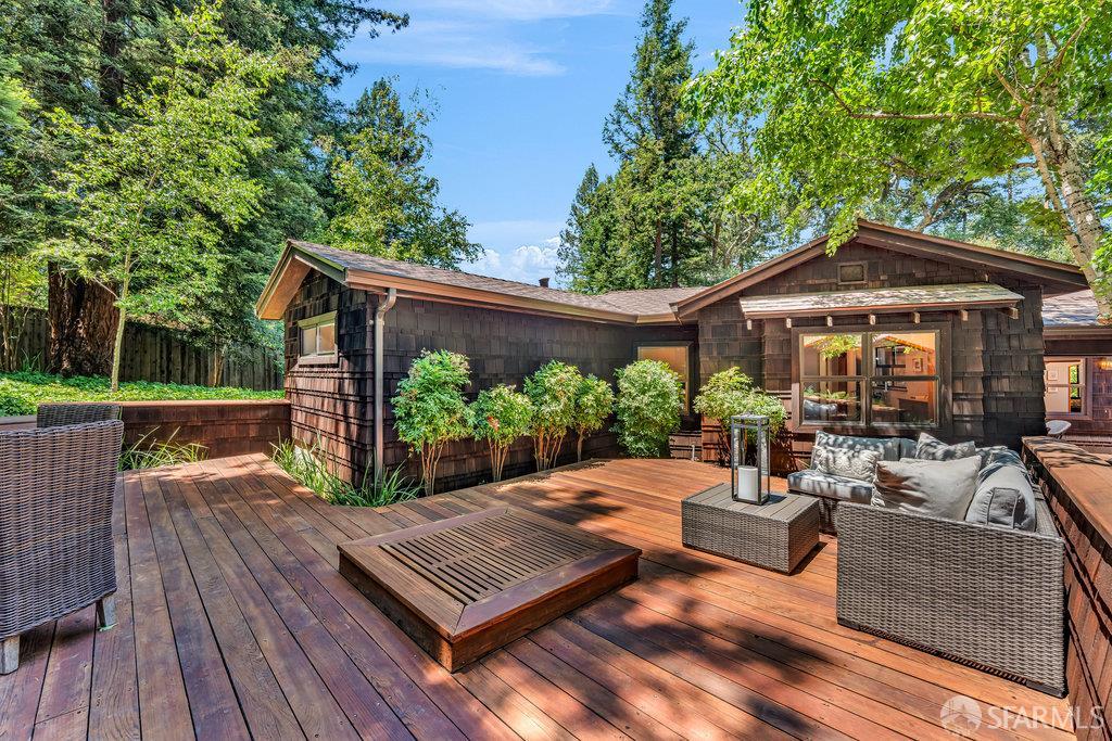 Orinda, California 94563, United States, 4 Bedrooms Bedrooms, ,4 BathroomsBathrooms,Residential,Active,168422