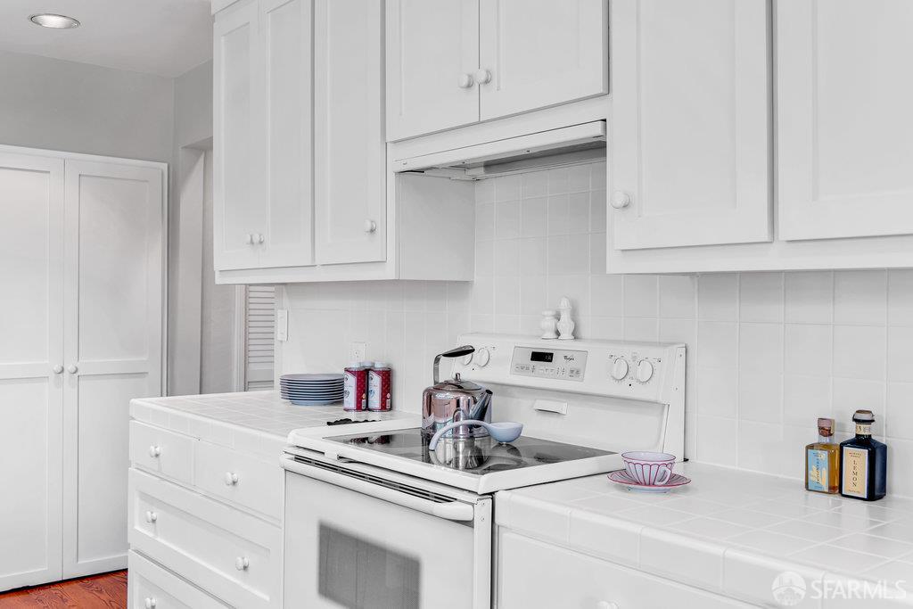 Orinda, California 94563, United States, 4 Bedrooms Bedrooms, ,4 BathroomsBathrooms,Residential,Active,168422