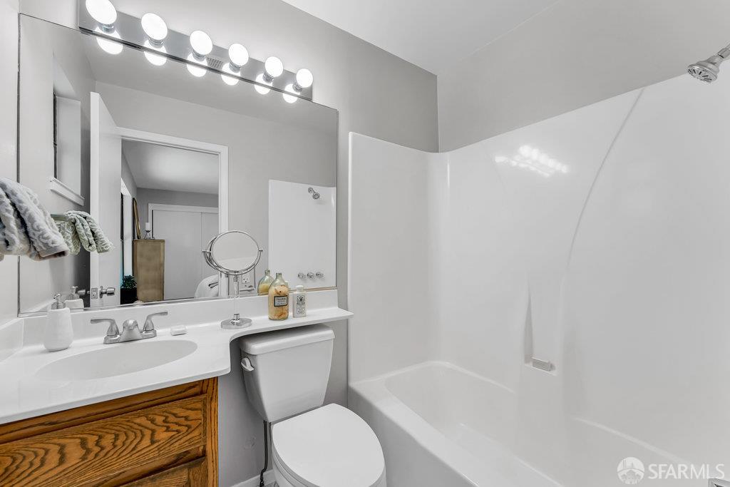 Orinda, California 94563, United States, 4 Bedrooms Bedrooms, ,4 BathroomsBathrooms,Residential,Active,168422