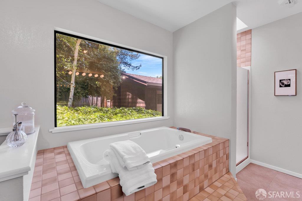 Orinda, California 94563, United States, 4 Bedrooms Bedrooms, ,4 BathroomsBathrooms,Residential,Active,168422