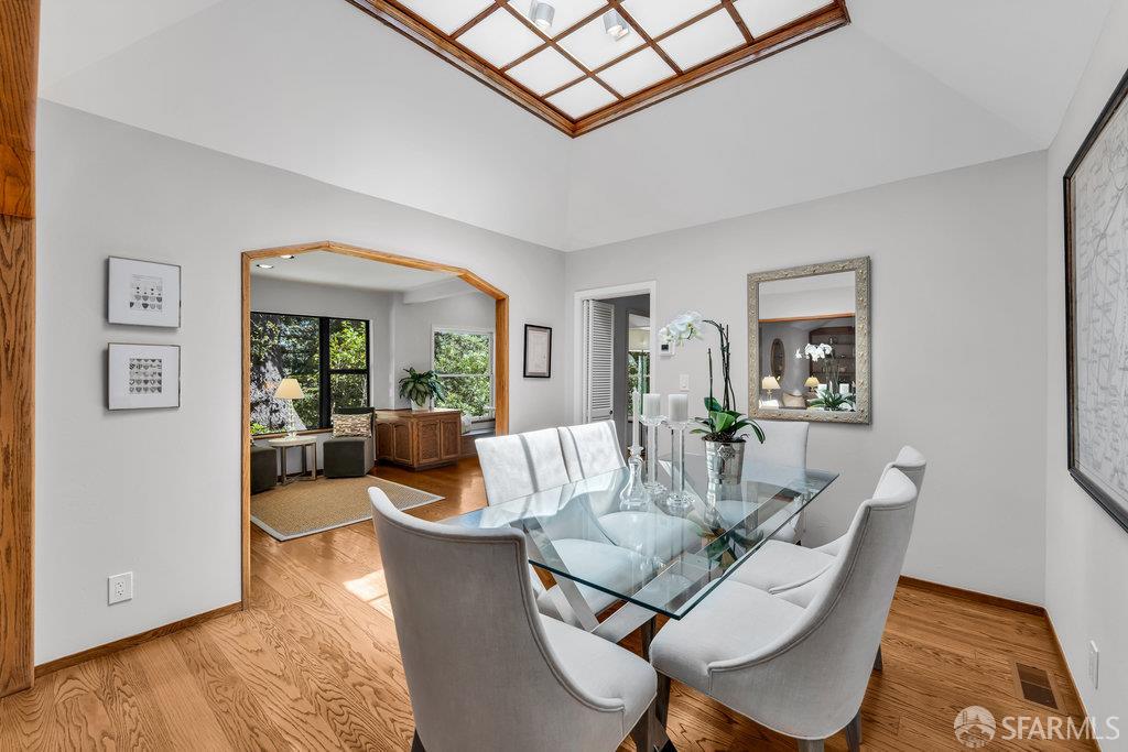 Orinda, California 94563, United States, 4 Bedrooms Bedrooms, ,4 BathroomsBathrooms,Residential,Active,168422