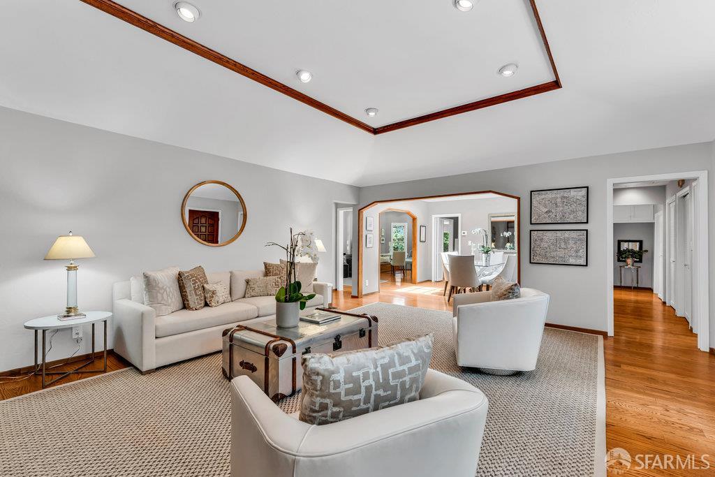 Orinda, California 94563, United States, 4 Bedrooms Bedrooms, ,4 BathroomsBathrooms,Residential,Active,168422