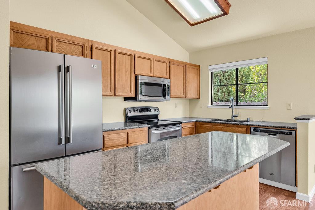 Hayward, California 94541, United States, 3 Bedrooms Bedrooms, ,3 BathroomsBathrooms,Residential,Active,170052