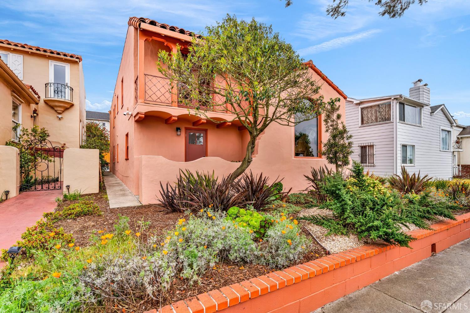 San Francisco, California 94132, United States, 4 Bedrooms Bedrooms, ,5 BathroomsBathrooms,Residential,Pending,130698