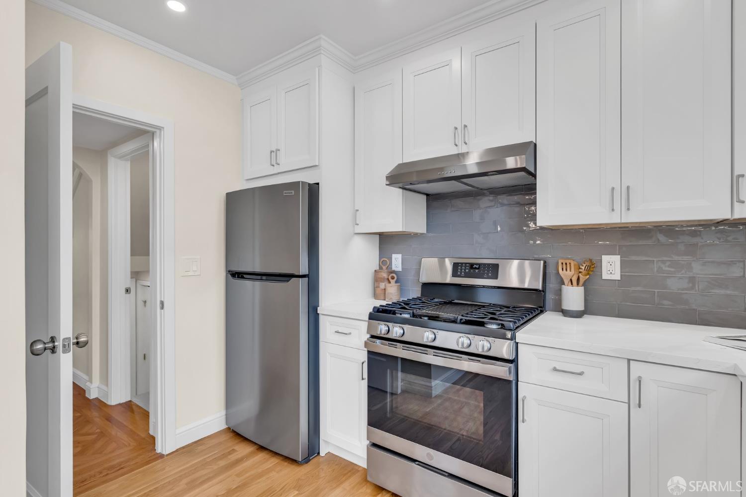 San Francisco, California 94132, United States, 4 Bedrooms Bedrooms, ,5 BathroomsBathrooms,Residential,Pending,130698