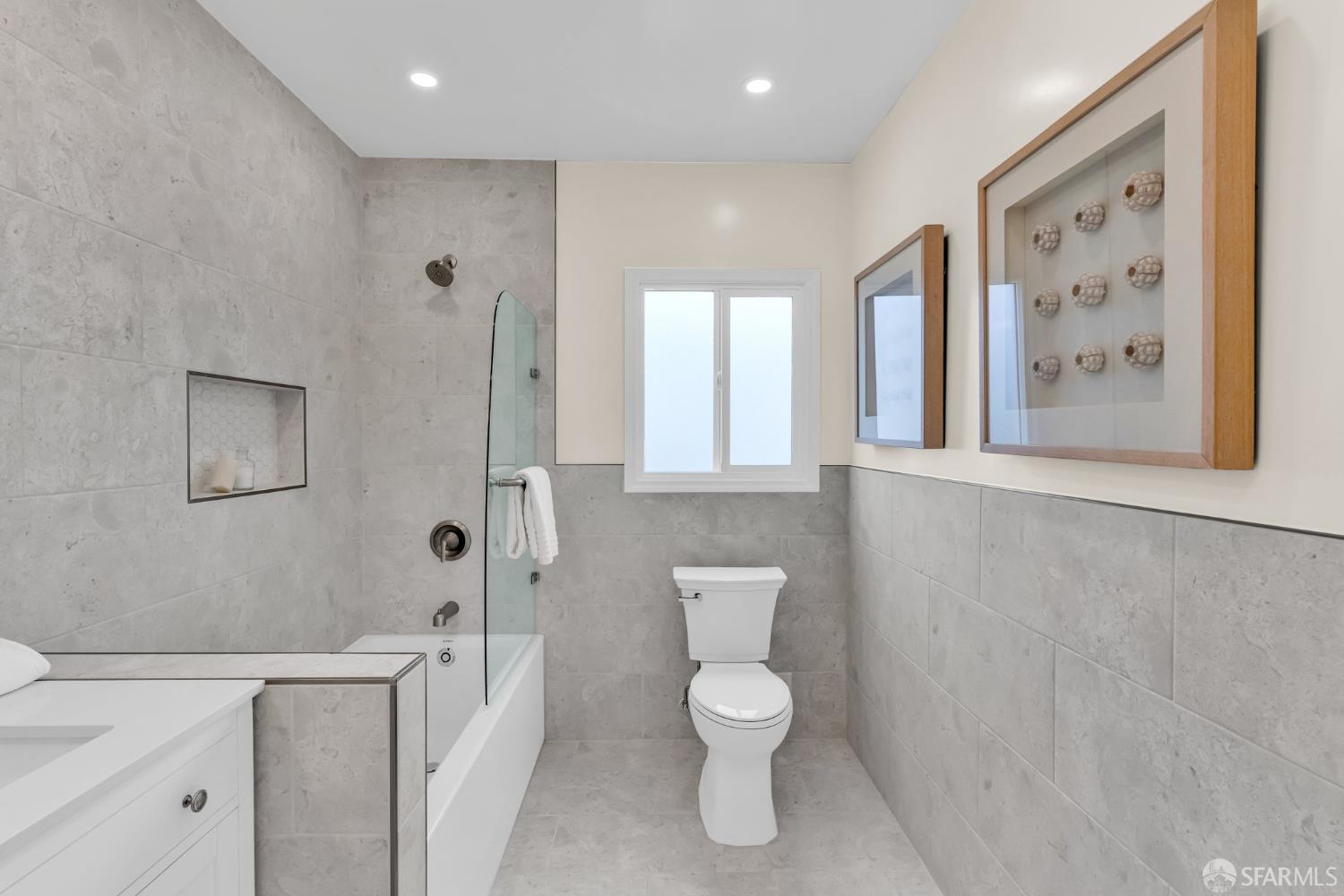 San Francisco, California 94132, United States, 4 Bedrooms Bedrooms, ,5 BathroomsBathrooms,Residential,Pending,130698