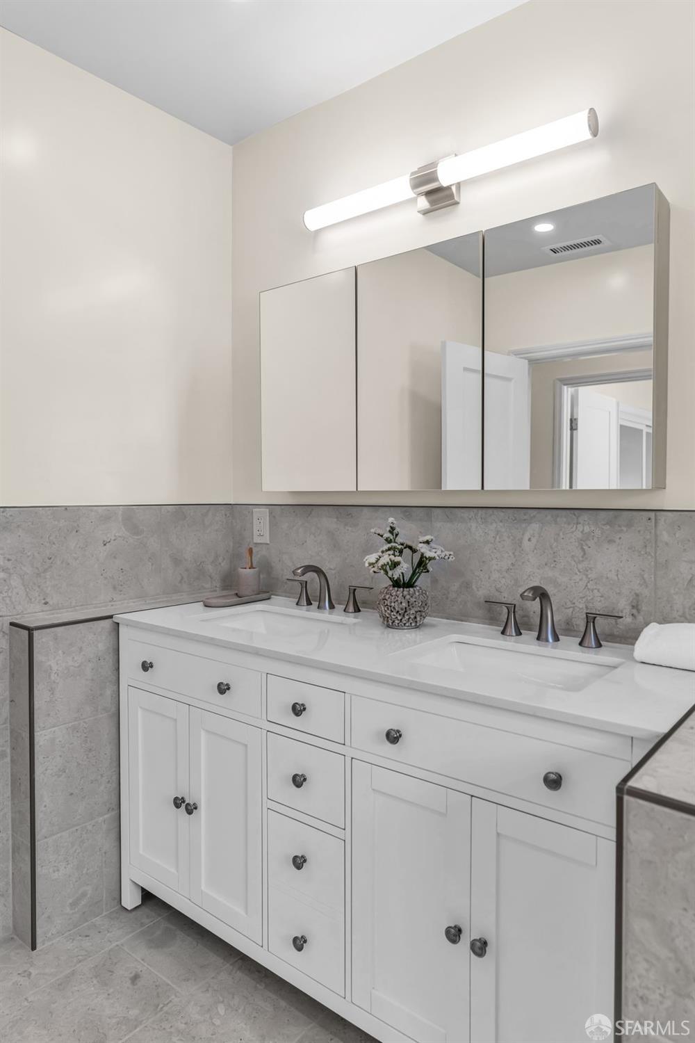 San Francisco, California 94132, United States, 4 Bedrooms Bedrooms, ,5 BathroomsBathrooms,Residential,Pending,130698