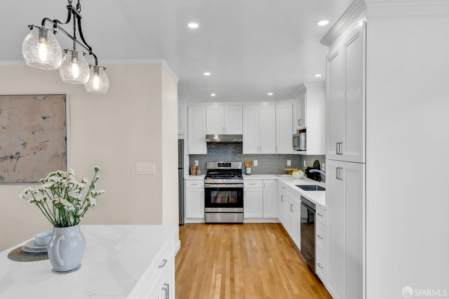 San Francisco, California 94132, United States, 4 Bedrooms Bedrooms, ,5 BathroomsBathrooms,Residential,Pending,130698