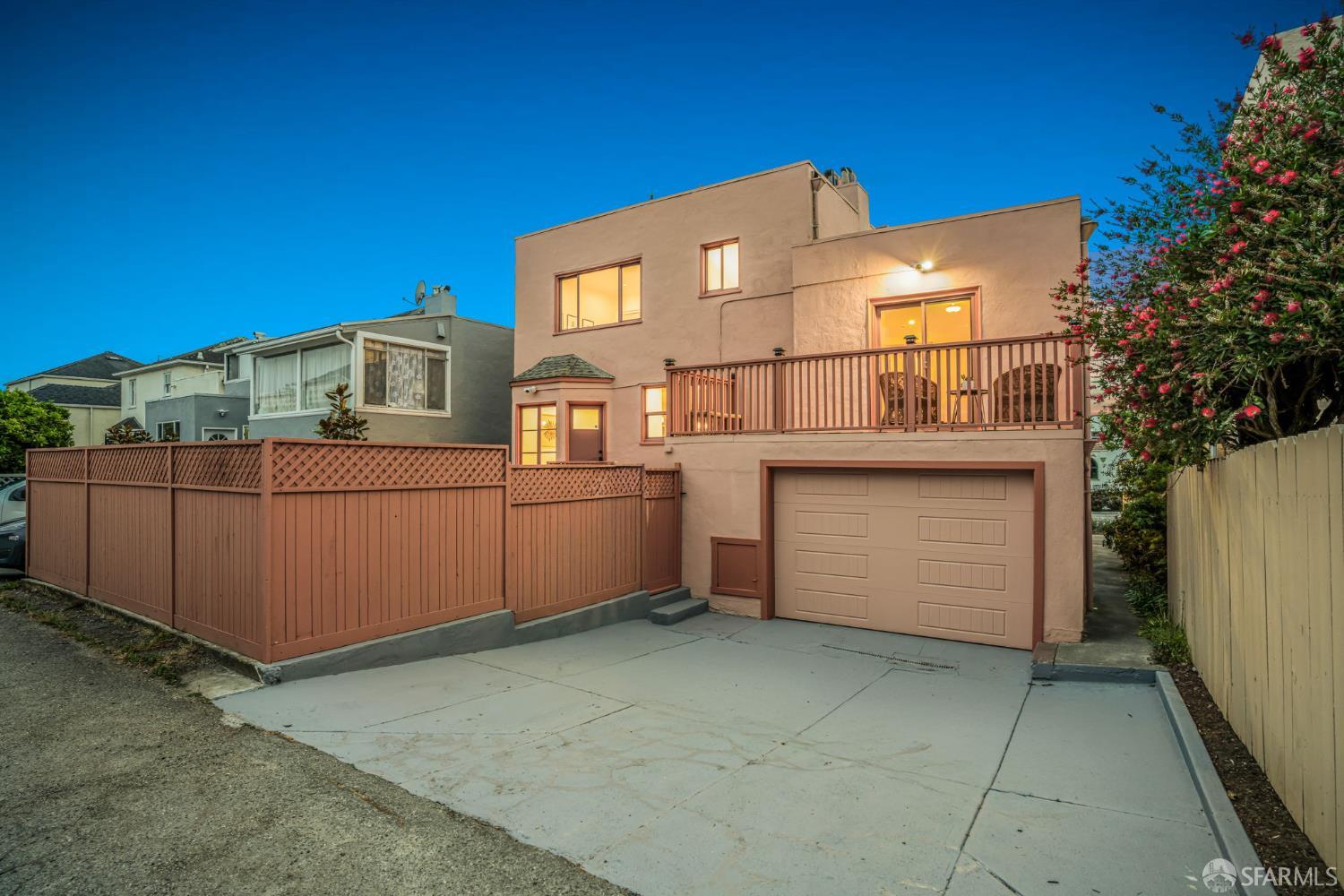 San Francisco, California 94132, United States, 4 Bedrooms Bedrooms, ,5 BathroomsBathrooms,Residential,Pending,130698