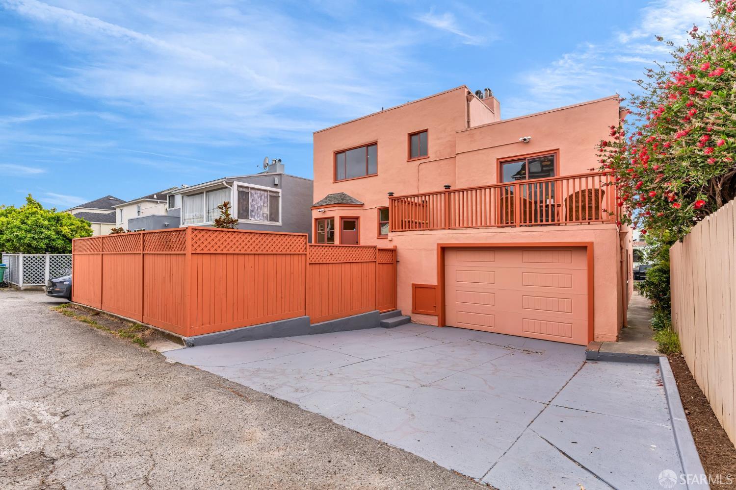 San Francisco, California 94132, United States, 4 Bedrooms Bedrooms, ,5 BathroomsBathrooms,Residential,Pending,130698