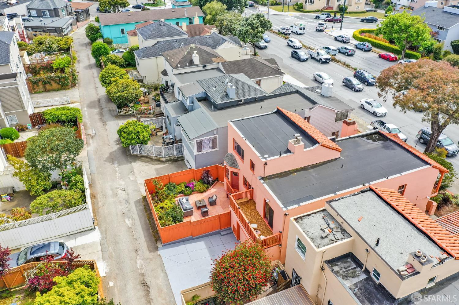 San Francisco, California 94132, United States, 4 Bedrooms Bedrooms, ,5 BathroomsBathrooms,Residential,Pending,130698