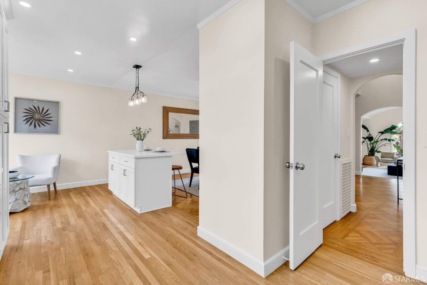 San Francisco, California 94132, United States, 4 Bedrooms Bedrooms, ,5 BathroomsBathrooms,Residential,Pending,130698