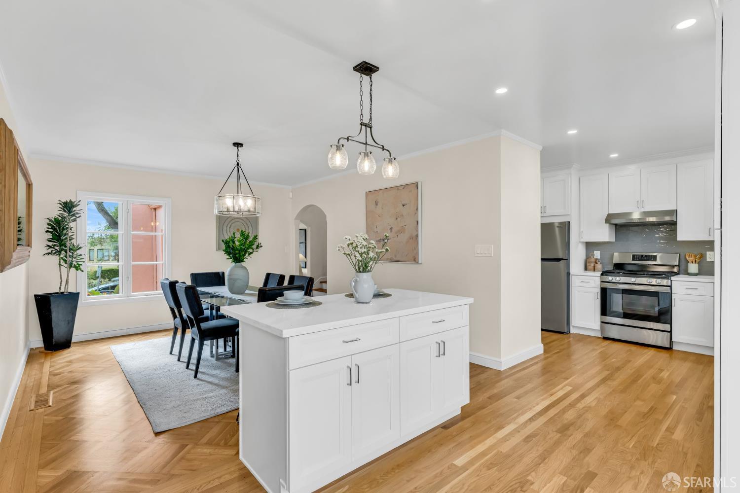 San Francisco, California 94132, United States, 4 Bedrooms Bedrooms, ,5 BathroomsBathrooms,Residential,Pending,130698