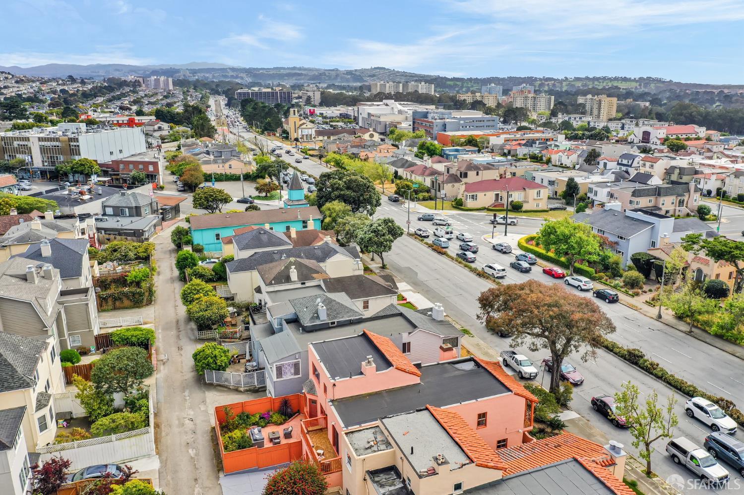 San Francisco, California 94132, United States, 4 Bedrooms Bedrooms, ,5 BathroomsBathrooms,Residential,Pending,130698