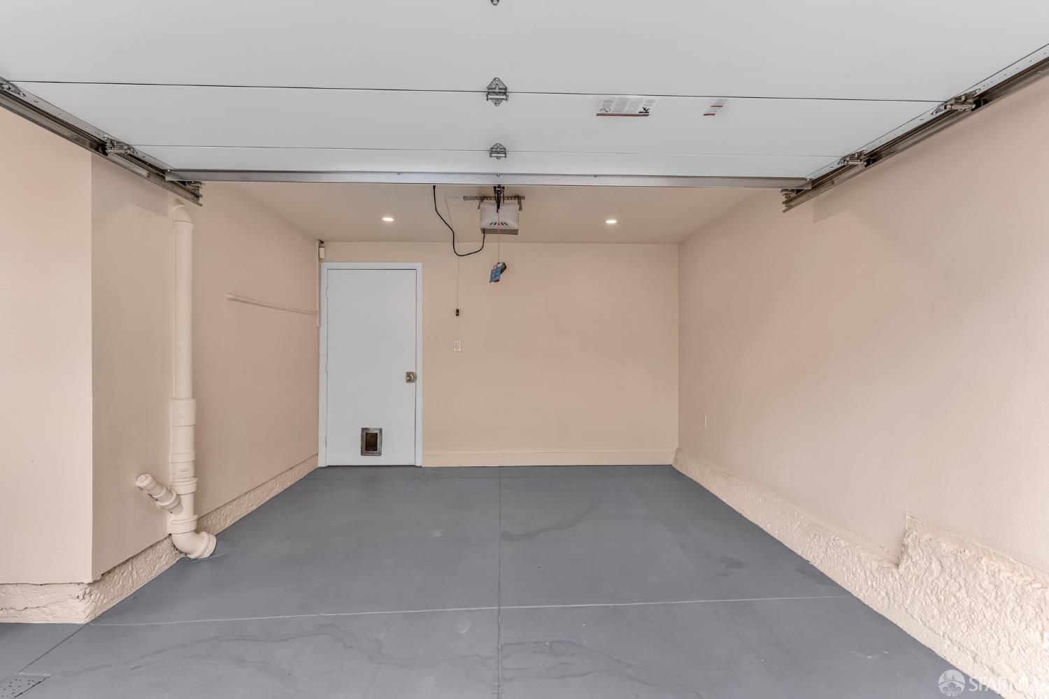 San Francisco, California 94132, United States, 4 Bedrooms Bedrooms, ,5 BathroomsBathrooms,Residential,Pending,130698