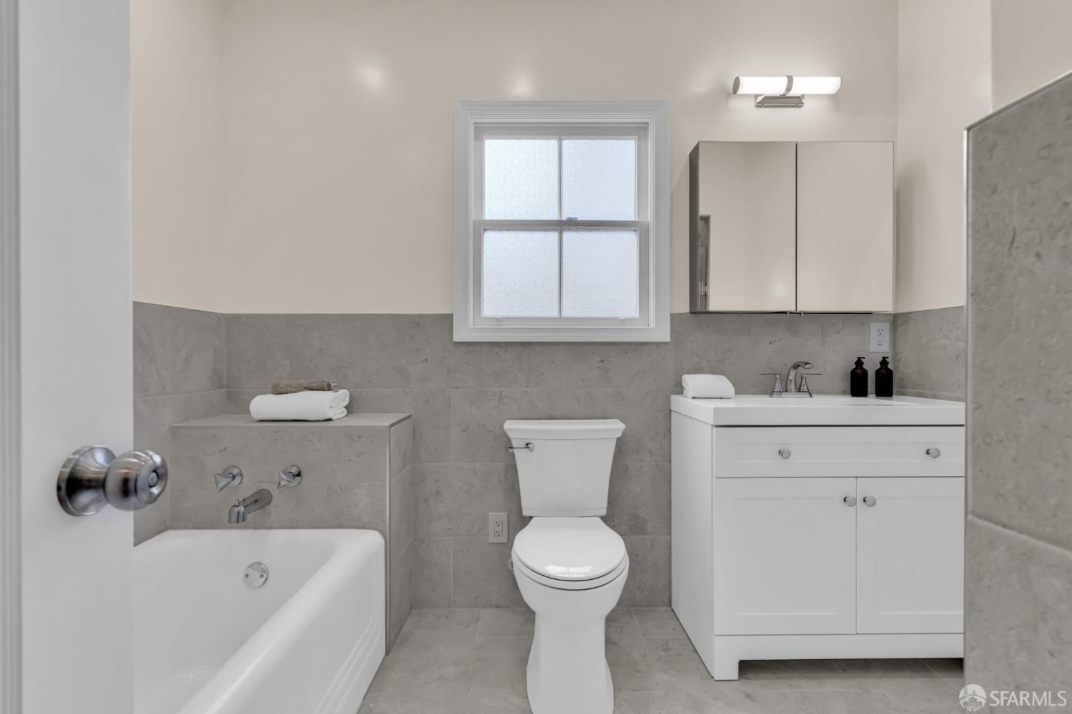 San Francisco, California 94132, United States, 4 Bedrooms Bedrooms, ,5 BathroomsBathrooms,Residential,Pending,130698