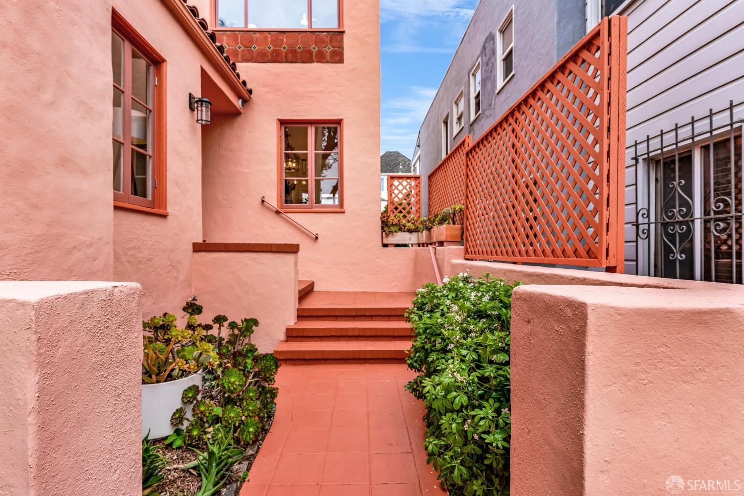 San Francisco, California 94132, United States, 4 Bedrooms Bedrooms, ,5 BathroomsBathrooms,Residential,Pending,130698