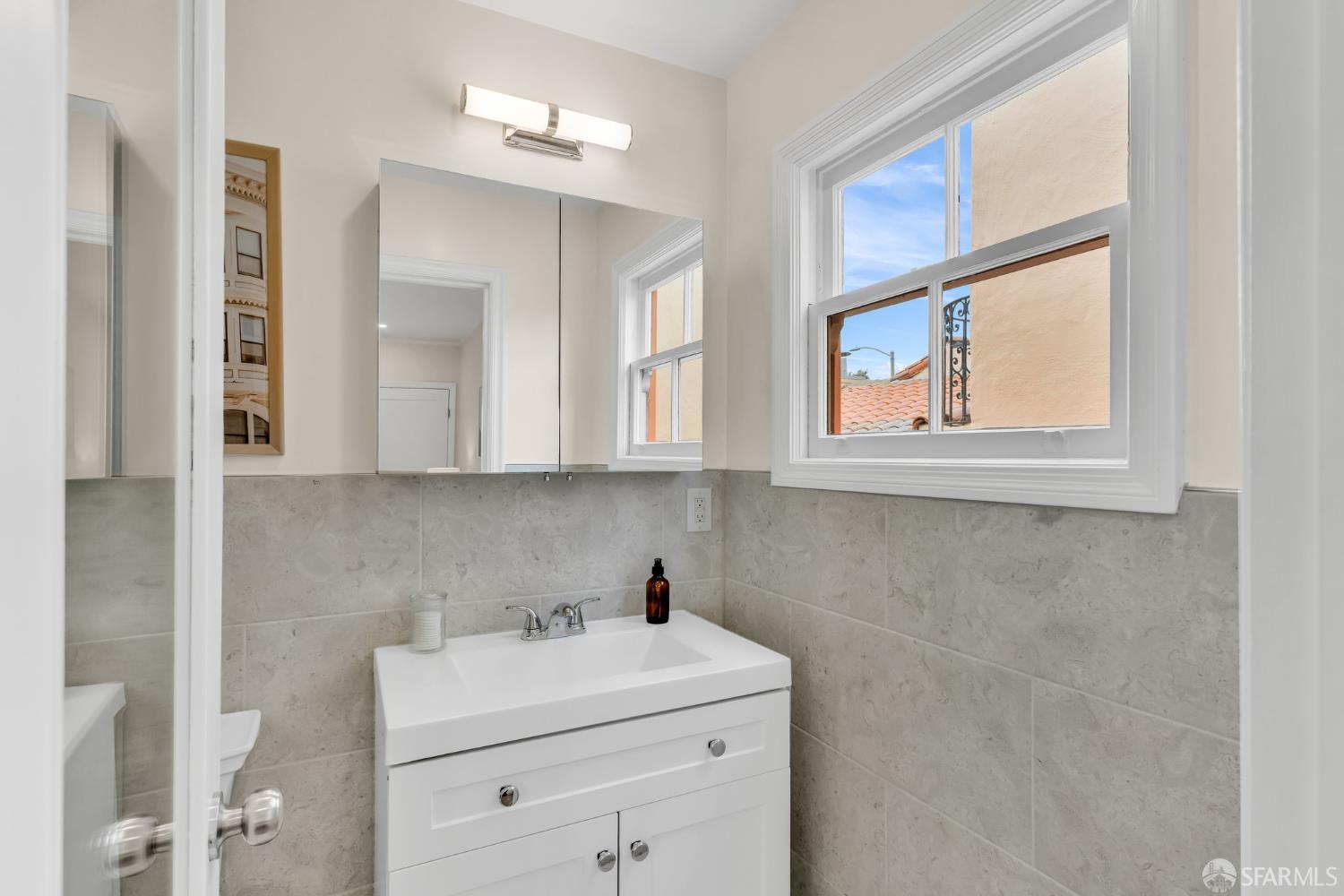 San Francisco, California 94132, United States, 4 Bedrooms Bedrooms, ,5 BathroomsBathrooms,Residential,Pending,130698