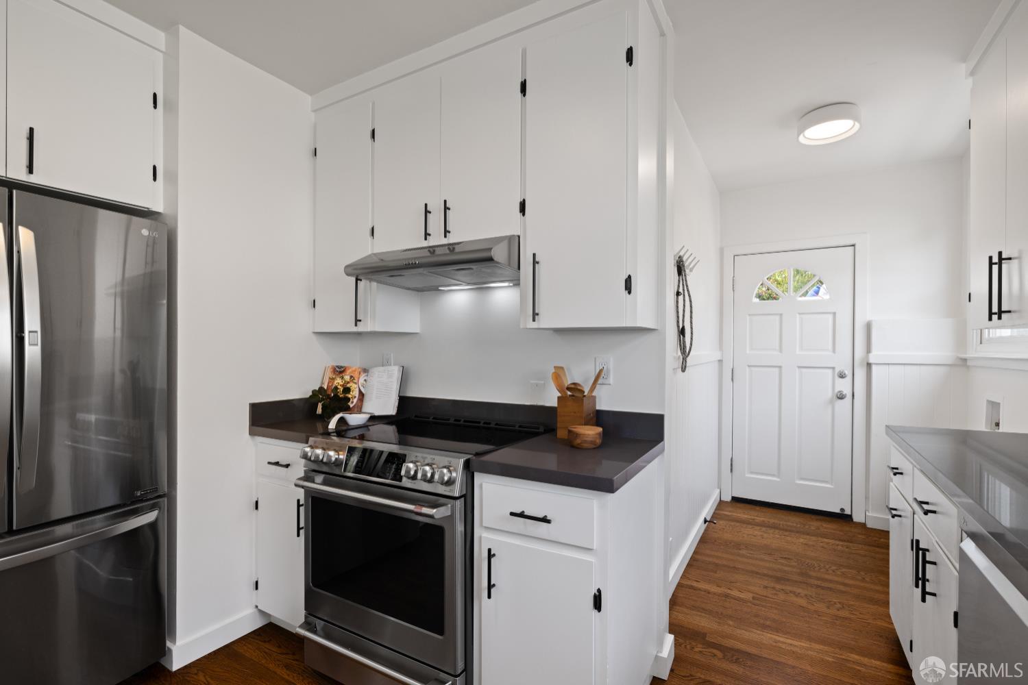 San Francisco, California 94127, United States, 3 Bedrooms Bedrooms, ,2 BathroomsBathrooms,Residential,Pending,145542