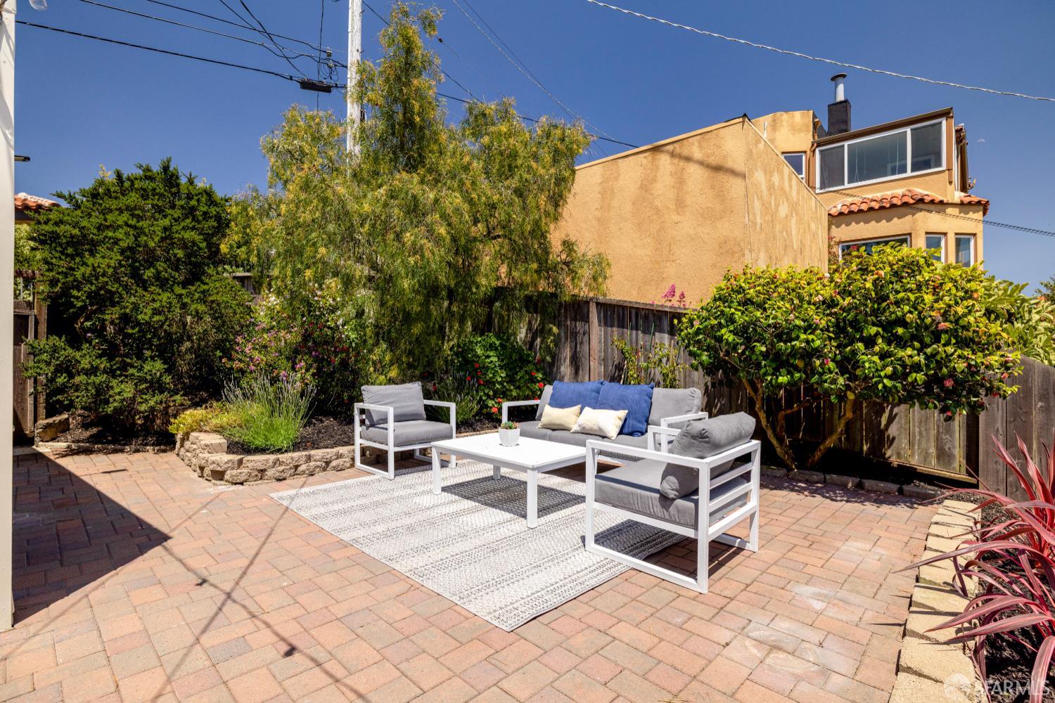 San Francisco, California 94127, United States, 3 Bedrooms Bedrooms, ,2 BathroomsBathrooms,Residential,Pending,145542