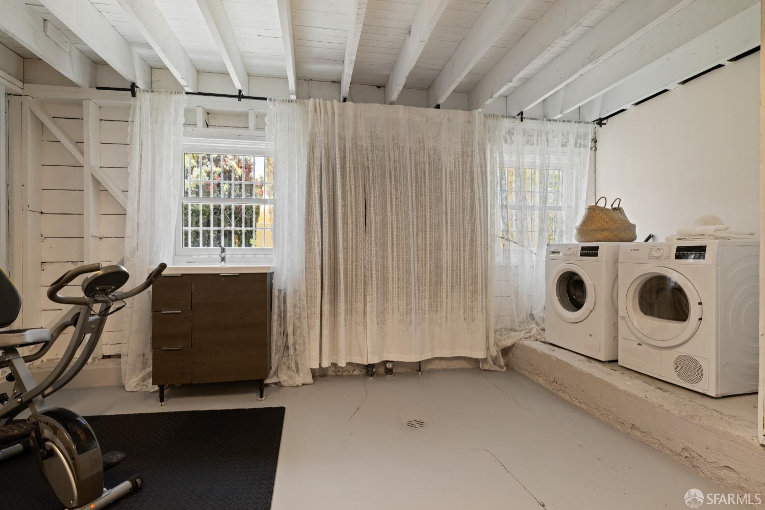 San Francisco, California 94127, United States, 3 Bedrooms Bedrooms, ,2 BathroomsBathrooms,Residential,Pending,145542