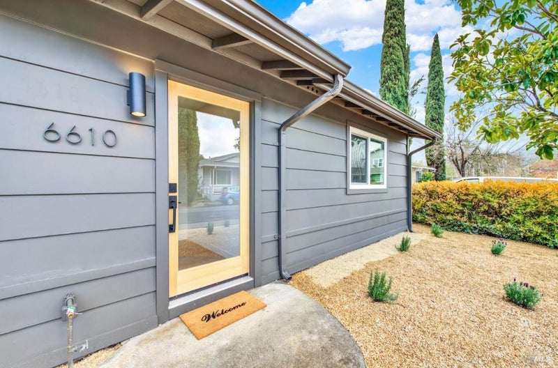 6610 Oak Leaf Court