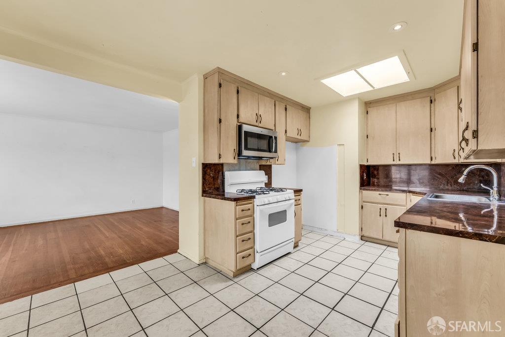 San Francisco, California 94132, United States, ,1 BathroomBathrooms,Residential,Active,188189