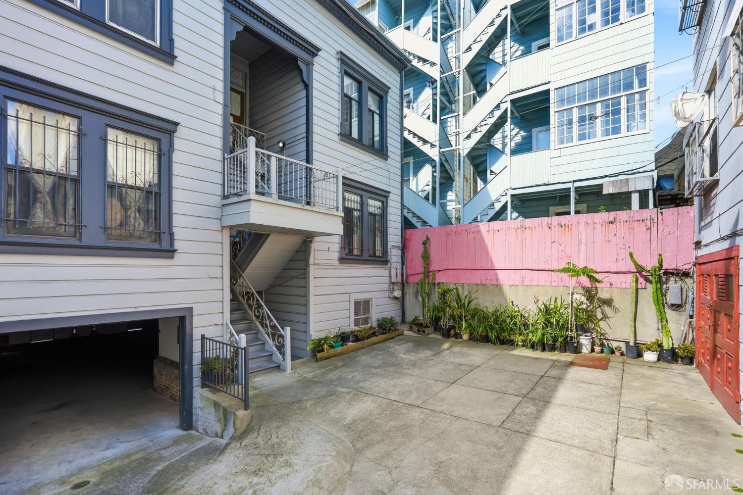 881 Vallejo Street A