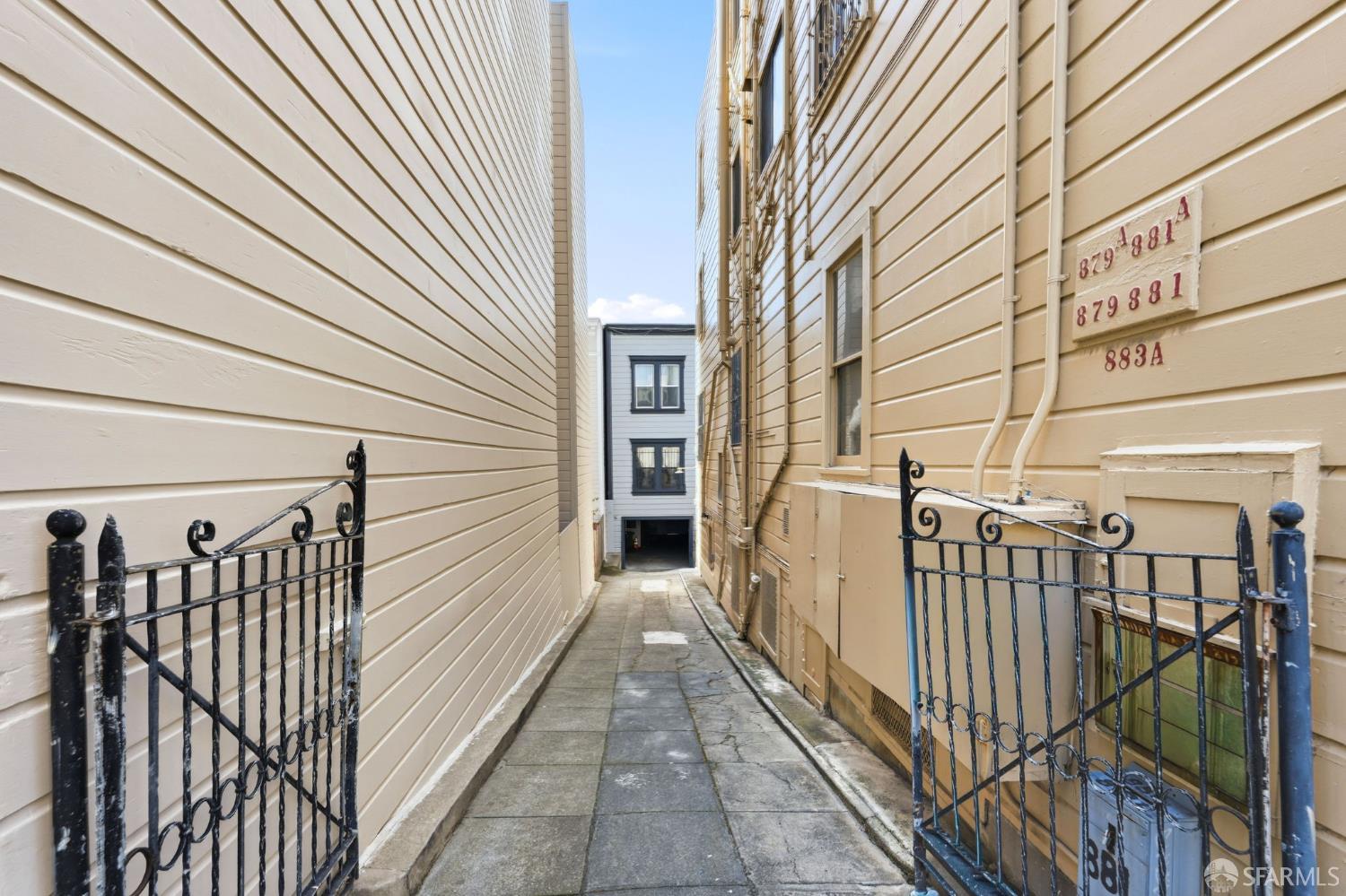 881 Vallejo Street A