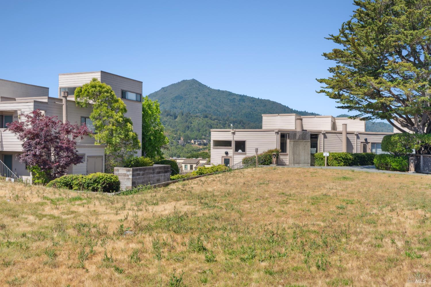 726 Via Casitas