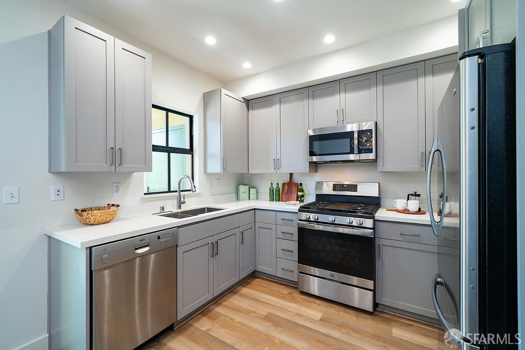 4811 Telegraph Avenue 206