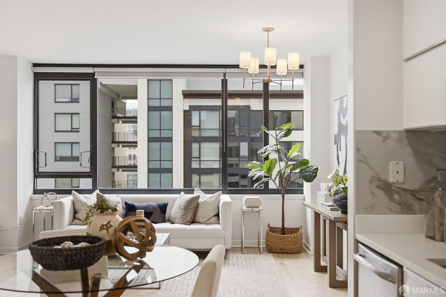 250 King Street 722