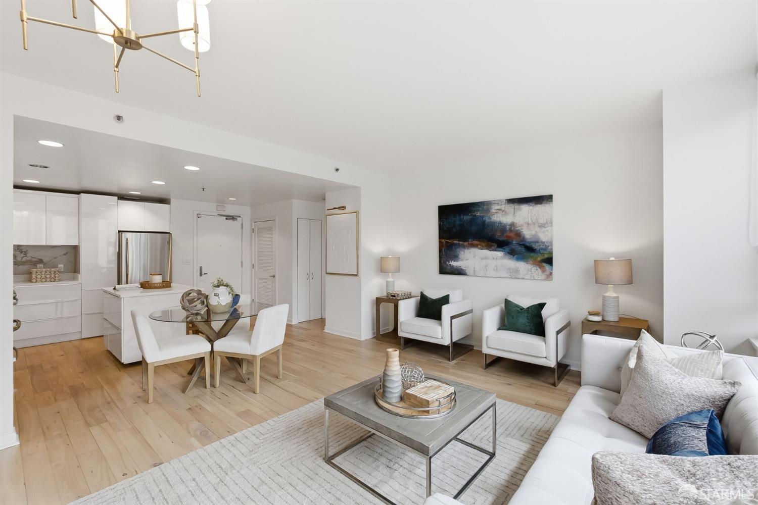 250 King Street 722