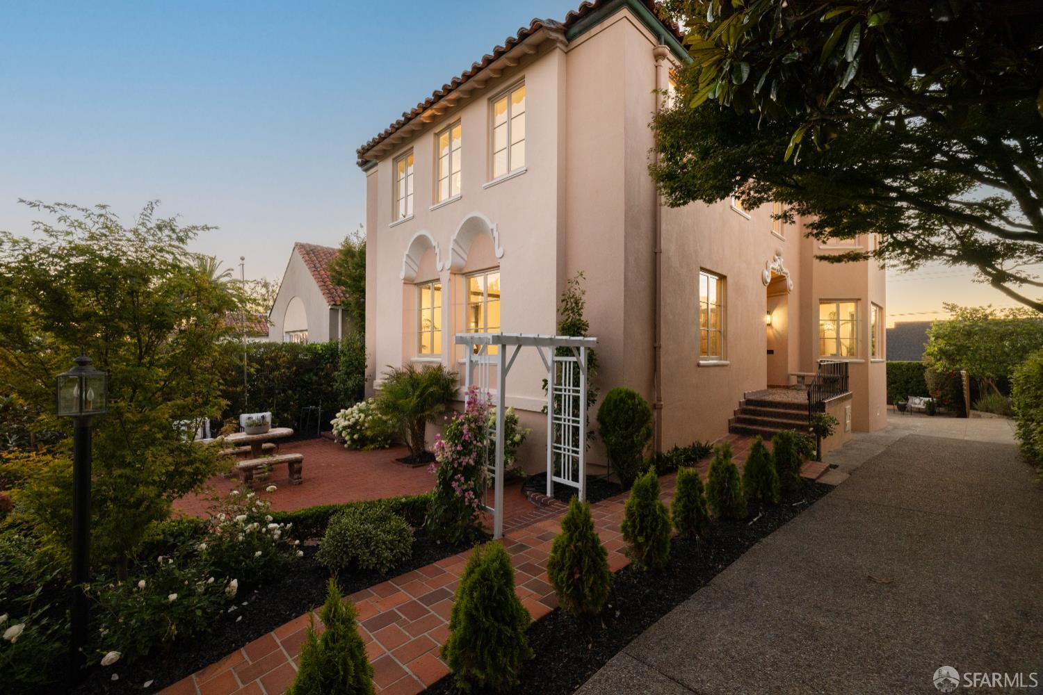 San Francisco, California 94127, United States, 5 Bedrooms Bedrooms, ,4 BathroomsBathrooms,Residential,Active,196056