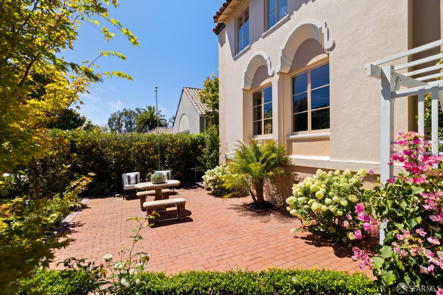 San Francisco, California 94127, United States, 5 Bedrooms Bedrooms, ,4 BathroomsBathrooms,Residential,Active,196056