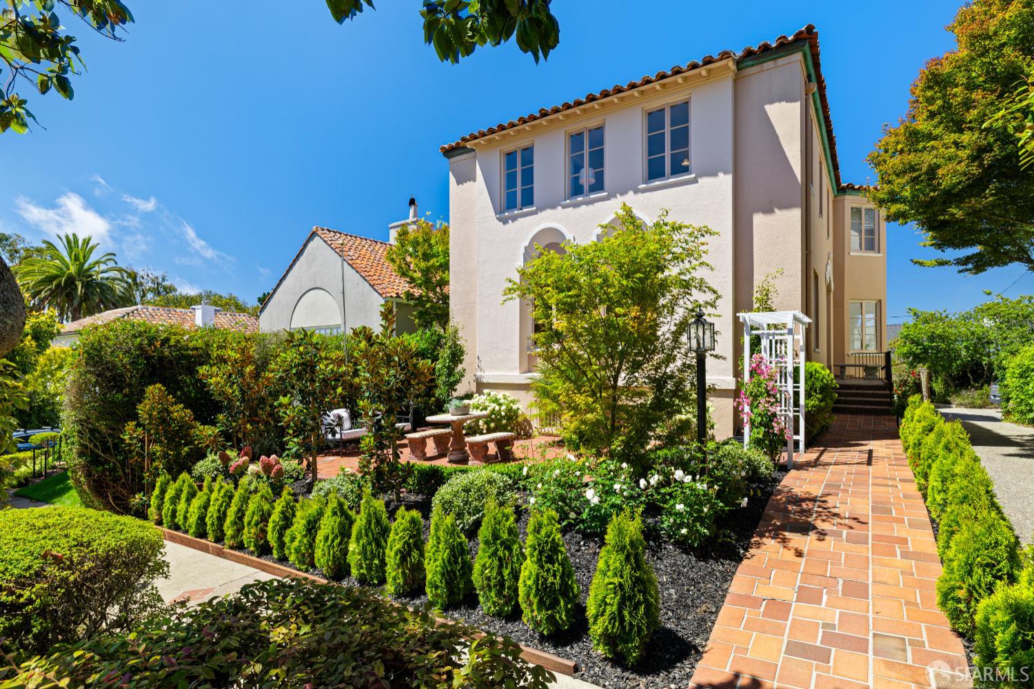 San Francisco, California 94127, United States, 5 Bedrooms Bedrooms, ,4 BathroomsBathrooms,Residential,Active,196056