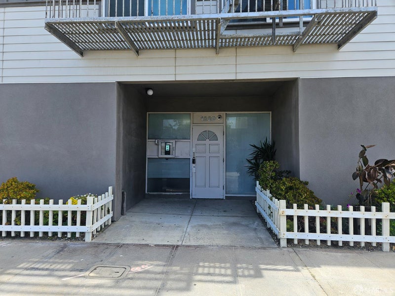 1220 La Playa Street 208