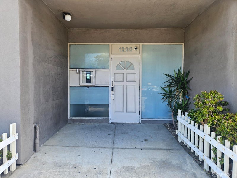1220 La Playa Street 208