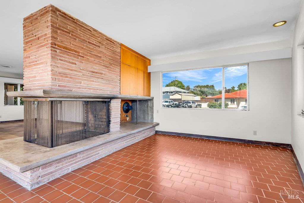 Rio Vista, California 94571, United States, 6 Bedrooms Bedrooms, ,2 BathroomsBathrooms,Residential,Active,225609