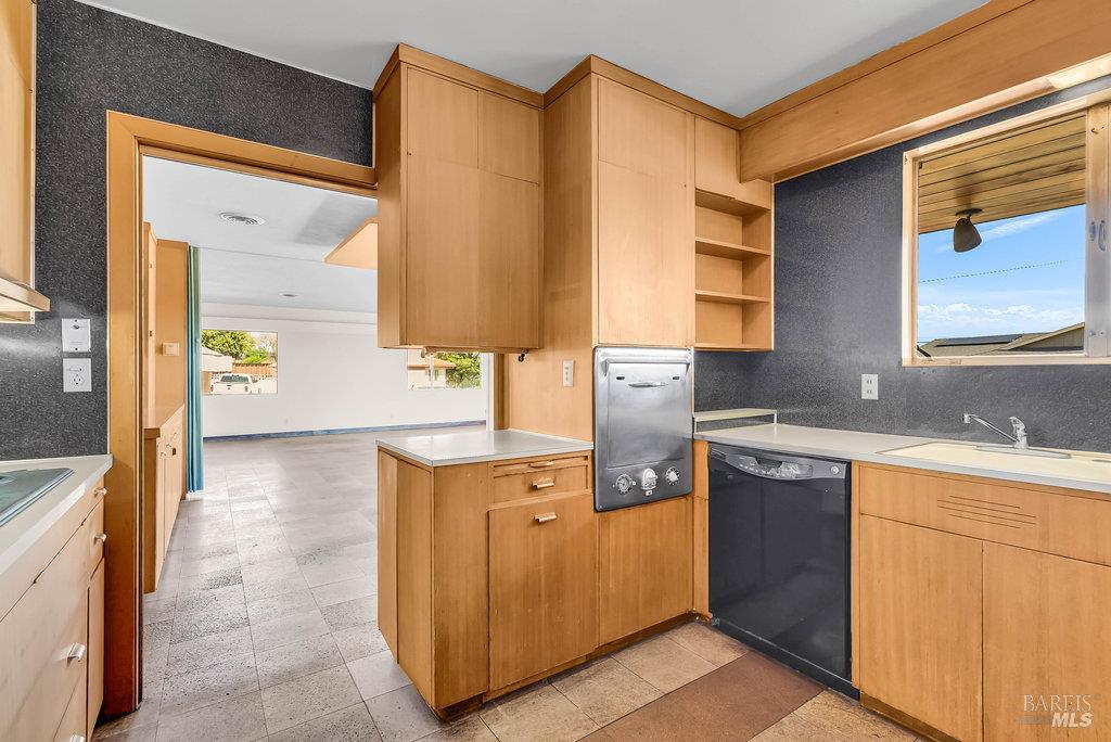 Rio Vista, California 94571, United States, 6 Bedrooms Bedrooms, ,2 BathroomsBathrooms,Residential,Active,225609