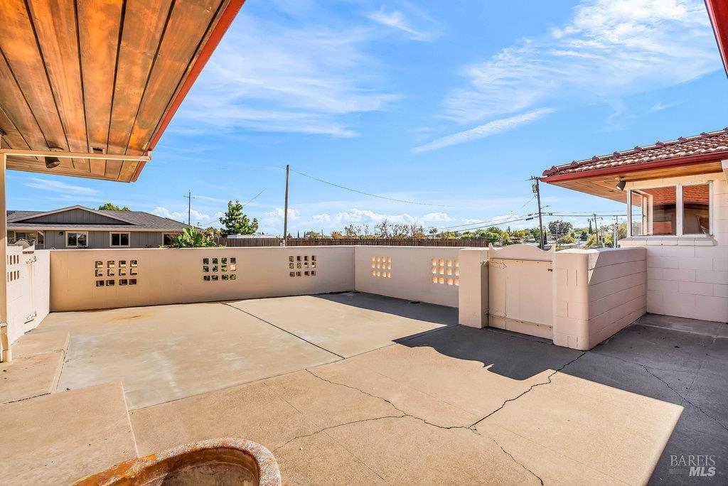 Rio Vista, California 94571, United States, 6 Bedrooms Bedrooms, ,2 BathroomsBathrooms,Residential,Active,225609