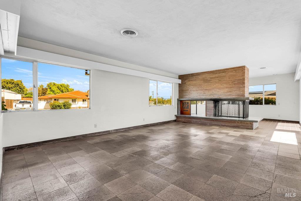 Rio Vista, California 94571, United States, 6 Bedrooms Bedrooms, ,2 BathroomsBathrooms,Residential,Active,225609