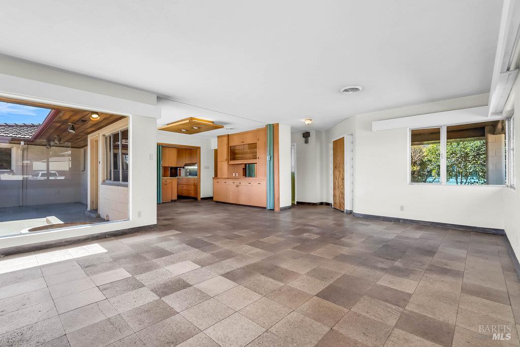 Rio Vista, California 94571, United States, 6 Bedrooms Bedrooms, ,2 BathroomsBathrooms,Residential,Active,225609