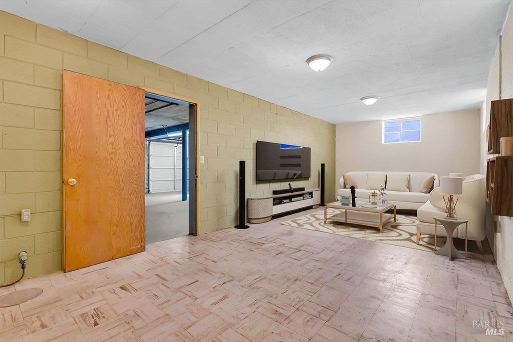 Rio Vista, California 94571, United States, 6 Bedrooms Bedrooms, ,2 BathroomsBathrooms,Residential,Active,225609