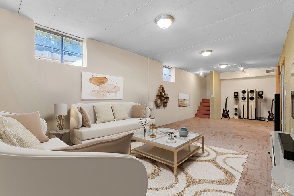 Rio Vista, California 94571, United States, 6 Bedrooms Bedrooms, ,2 BathroomsBathrooms,Residential,Active,225609