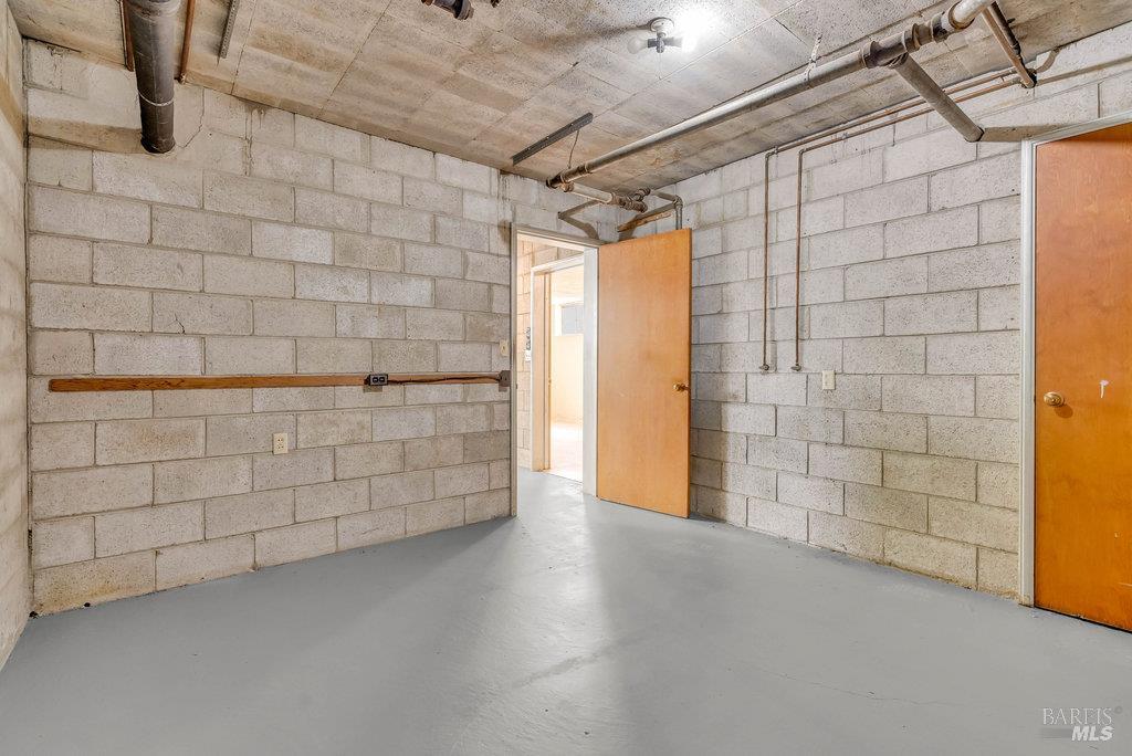 Rio Vista, California 94571, United States, 6 Bedrooms Bedrooms, ,2 BathroomsBathrooms,Residential,Active,225609