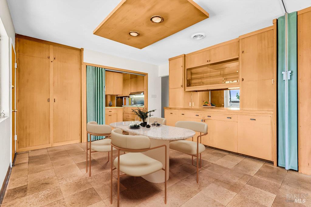 Rio Vista, California 94571, United States, 6 Bedrooms Bedrooms, ,2 BathroomsBathrooms,Residential,Active,225609